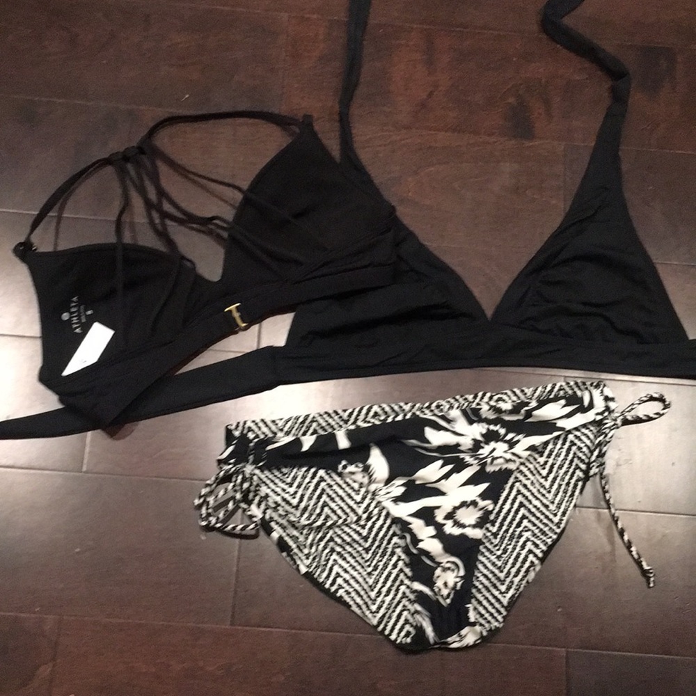 Bikini mix and match. 2 tops, 2 bottoms.